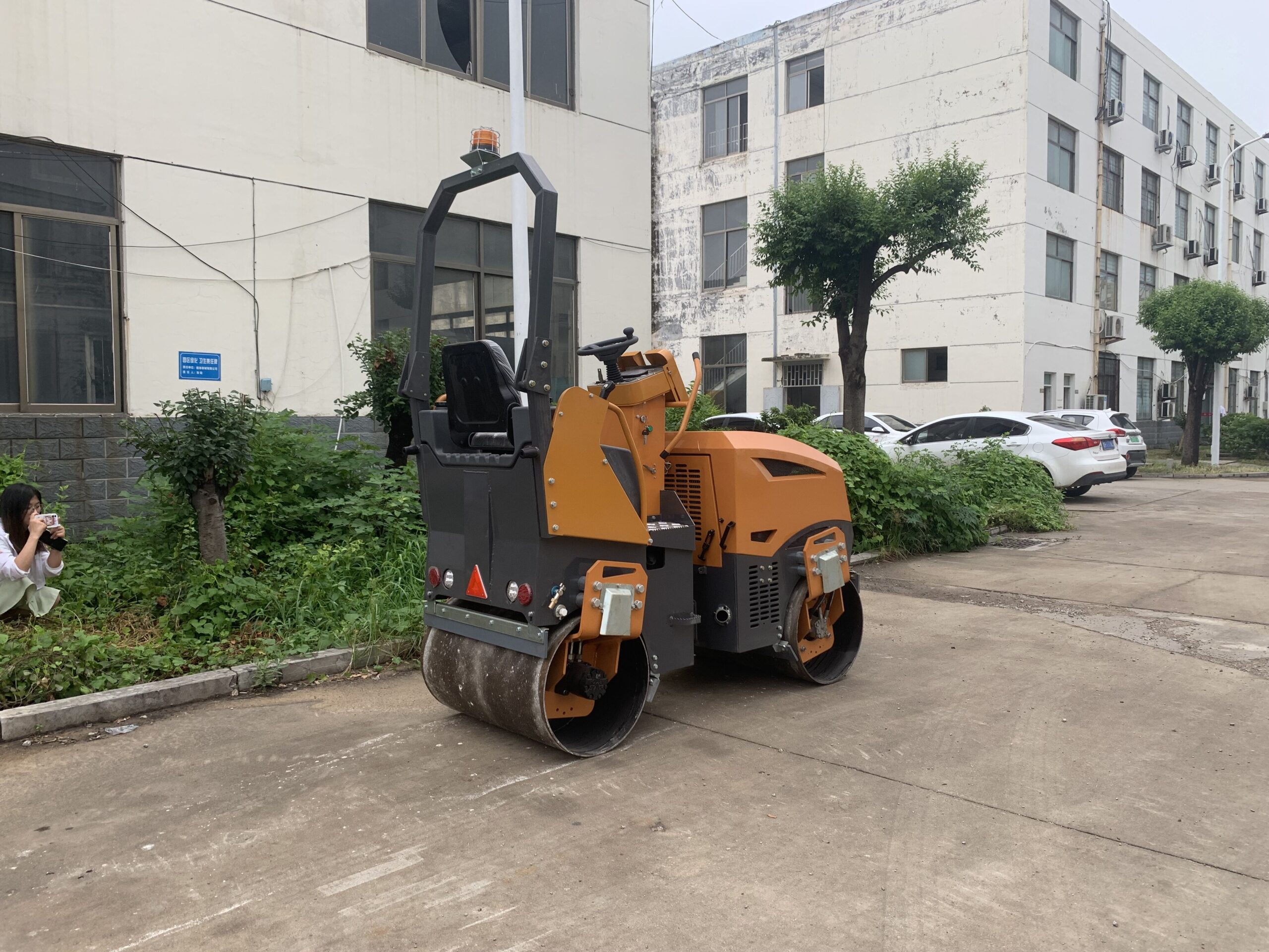 ST1800 | 1.8 ton | Vibratory roller 