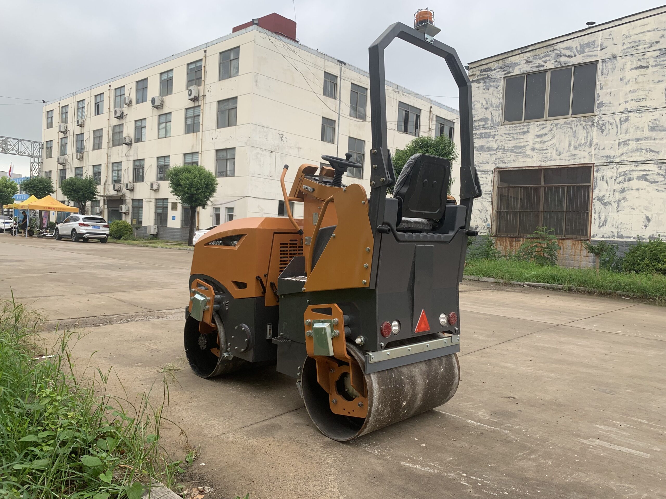 ST1800 | 1.8 ton | Vibratory roller 